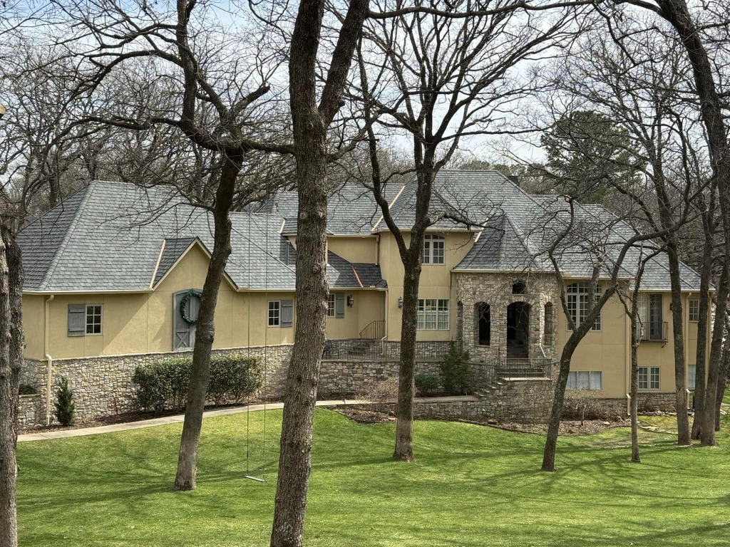Large residential roof replacement